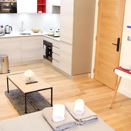 Executive Bright And Airy Studio Apartment In Sydenham Лондон Экстерьер фото